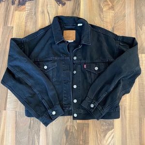 Cropped loose denim jacket